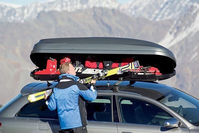 Перевозка лыж в автобоксе