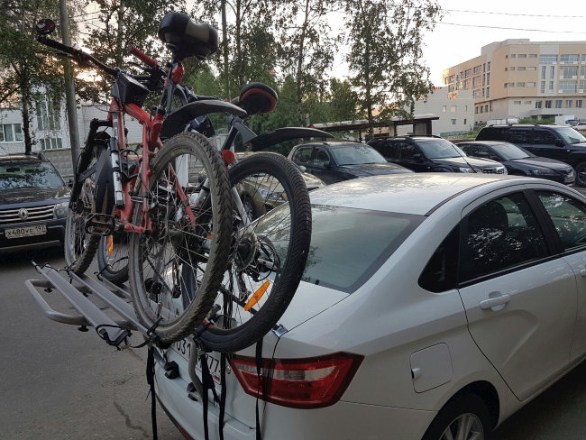 Автомобильный багажник Peruzzo Padova Steel на заднюю дверь для перевозки 3-х велосипедов